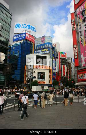 Shinjuku, Tokyo Japan überqueren Stockfoto