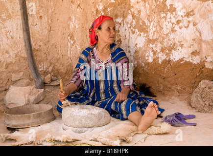 alte Frau Trogladyte Matmata Tunis Wüste Sahara Stockfoto