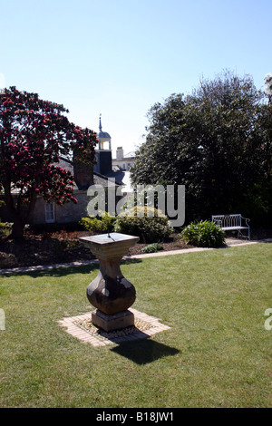 SONNENUHR GARTEN. DIE LOST GARDENS OF HELIGAN. CORNWALL. VEREINIGTES KÖNIGREICH. Stockfoto