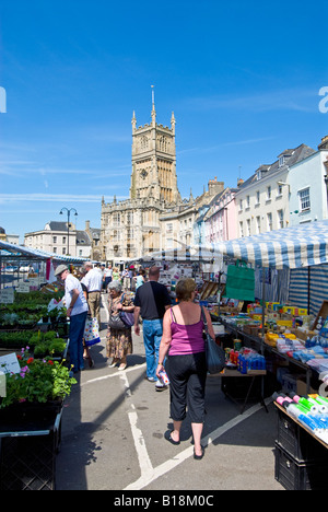 Markttag in Cirencester, Gloucestershire, England Stockfoto