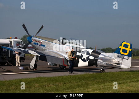 North American P51 D Mustang Jumpin Jaques in Biggin Hill auf der 2008 Biggin Hill Air Messe angetrieben wird Stockfoto