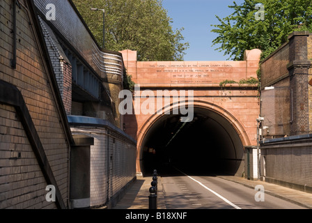 Eingang der Surrey Seite des Rotherhithe Tunnel, London Stockfoto