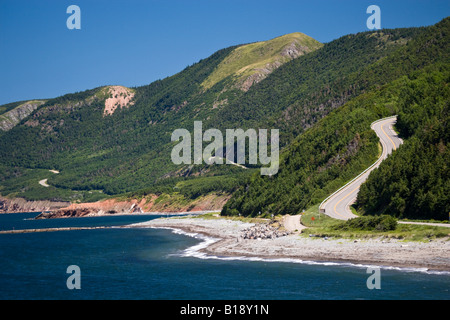 Blick auf Küste und Cabot Trail am Presqu'ile, Cape Breton Highlands National Park, Cape Breton Island, Nova Scotia, Kanada. Stockfoto