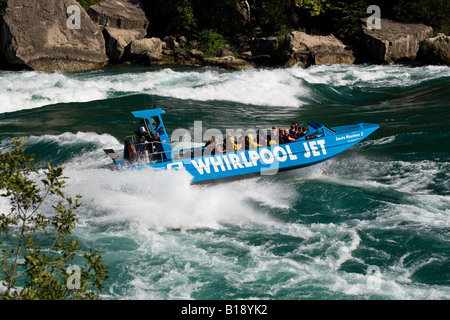 Whirlpool Jet Boat Tour am Niagara River in Niagara Schlucht, Niagara Falls, Ontario, Kanada. Stockfoto