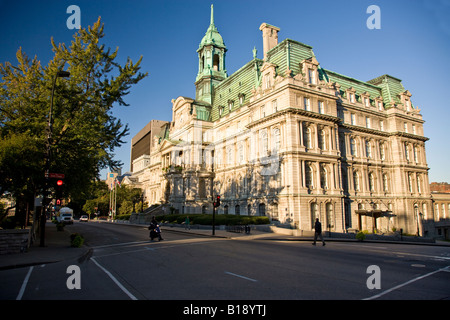 Rathaus in der Rue Notre-Dame in Old Montreal, Quebec, Kanada. Stockfoto