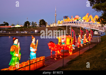 Toronto Skyline und chinesische Laternenfest am Ontario Place, Toronto, Ontario, Kanada. Stockfoto