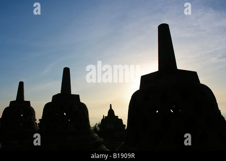 Silhouette der Chedis der buddhistische Tempel Borobodur in Zentral-Java Indonesien Stockfoto