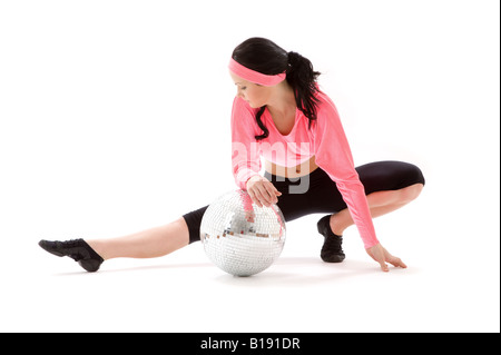 Bild von Tänzerin Mädchen mit Glitterball über weiß Stockfoto