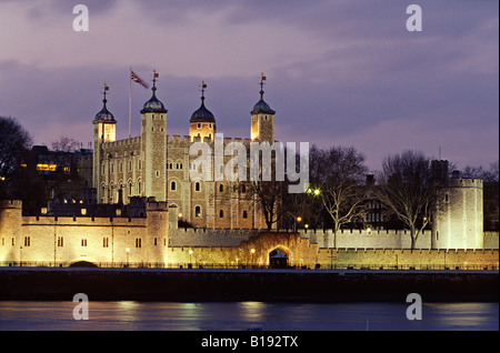 Großbritannien London Tower of London Nacht River Thames Built 1077 97 White Tower Stockfoto