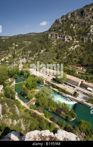 Flusses Sorgue in Fontaine-de-Vaucluse (Frankreich). À-la-Sorgue Fontaine-de-Vaucluse (Vaucluse - Frankreich). Stockfoto