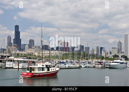Am Seeufer Chicago Illinois Burnham Harbor und Stadt Skyline nördlichste Insel Sears Tower und Highrise Gebäude Stockfoto