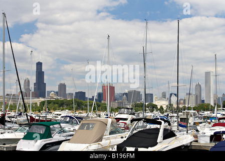 Am Seeufer Chicago Illinois Burnham Harbor und Stadt Skyline nördlichste Insel Sears Tower und Highrise Gebäude Stockfoto