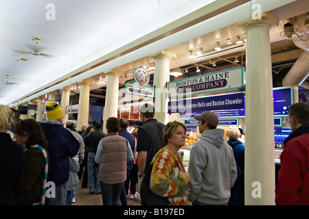 MASSACHUSETTS Boston Boston und Maine Fish Company Restaurant in Quincy Market Lebensmittel und Geschenk-Marktplatz Faneuil Hall Stockfoto