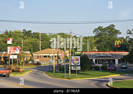 WISCONSIN Genfer See drei Fast-Food-Restaurants in der Nähe Burger King KFC McDonalds beliebtes Urlaubsziel Stockfoto