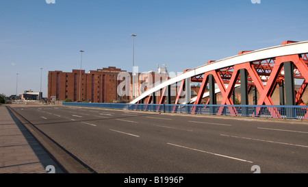 Victoria-Lager mit Straßenbrücke Trafford in Manchester UK Stockfoto