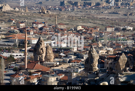 Stadt Göreme in Kappadokien in der Türkei mit erstaunlichen Felsformationen Stockfoto