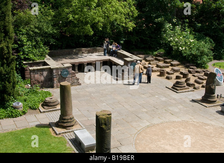 Hypokaustum bleibt in römischen Gärten, Chester City Centre, Cheshire, England Stockfoto