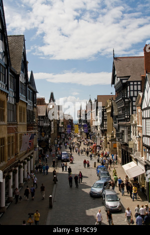 Eastgate und Westgate Street im Stadtzentrum von Chester, Cheshire, England Stockfoto