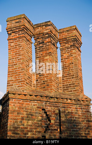 England, Shropshire, Hodnet. Ein Schornstein auf ein Haus im Dorf. Stockfoto