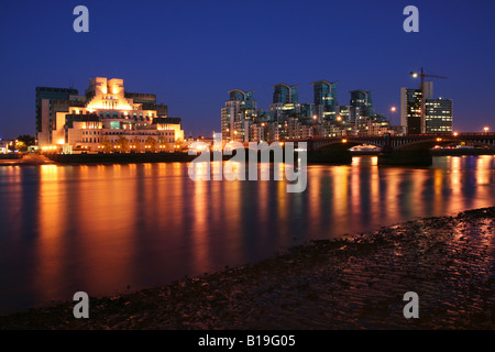 England, London. Blick auf das Hauptquartier des MI6. Stockfoto