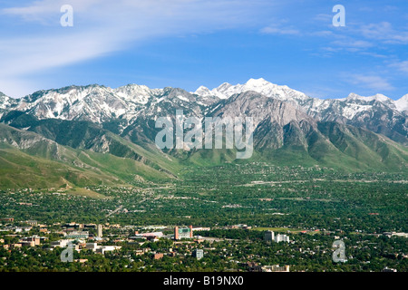 Salt Lake City mit Blick auf den Campus der Wasatch Mountains Utah USA The University of Utah ist sichtbar im Vordergrund Stockfoto