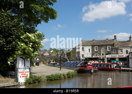 LEEDS-LIVERPOOL-KANAL LASTKÄHNE SKIPTON SOMMER NORTH YORKSHIRE Stockfoto