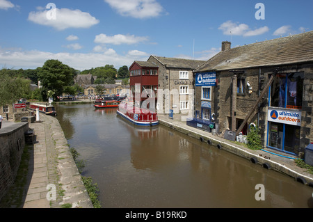 LEEDS-LIVERPOOL-KANAL LASTKÄHNE SKIPTON SOMMER NORTH YORKSHIRE Stockfoto