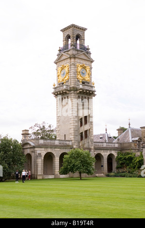 Cliveden House in der Nähe von Maidenhead, zuvor Zuhause von Nancy Astor, der Clock tower Stockfoto