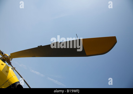 EC 145 EUROCOPTER HUBSCHRAUBER AUSGESTATTET UND FÜR POLIZEILICHE ÜBERWACHUNG HALBSTAATLICHEN UND SUCH- UND BERGUNGSKOSTEN ROLLE Stockfoto