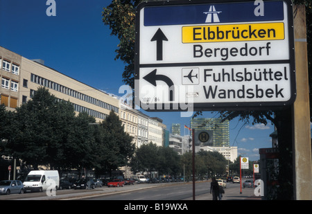 Verkehrszeichen für Elbbruecken (Brücke über Elbe), Flughafen und Autobahn / Autobahn in Hamburg, Deutschland Stockfoto