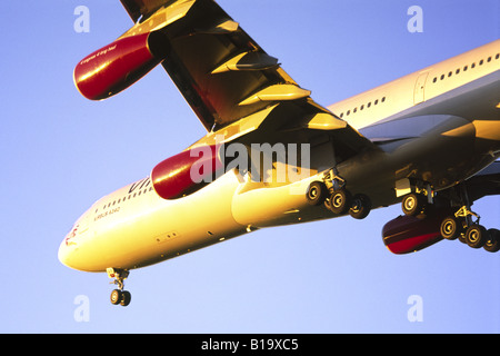 Airbus A340 betrieben von Virgin Atlantic am Ansatz zum Flughafen Heathrow Stockfoto