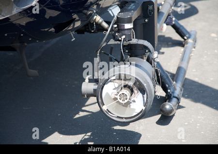 EC 145 EUROCOPTER HUBSCHRAUBER AUSGESTATTET UND FÜR POLIZEILICHE ÜBERWACHUNG HALBSTAATLICHEN UND SUCH- UND BERGUNGSKOSTEN ROLLE Stockfoto