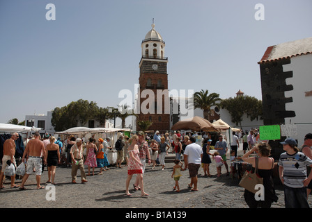 Die wichtigsten Marktplatz und Kirche in der historischen Stadt Teguise auf Lanzarote auf den Kanarischen Inseln Stockfoto