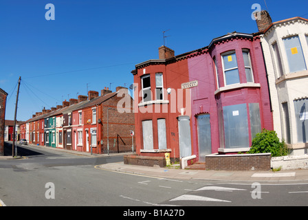 Gehäuse in Donaldson Straße im Breckfield Bezirk von Liverpool mit Brettern vernagelt bereit für eine Sanierung. Stockfoto