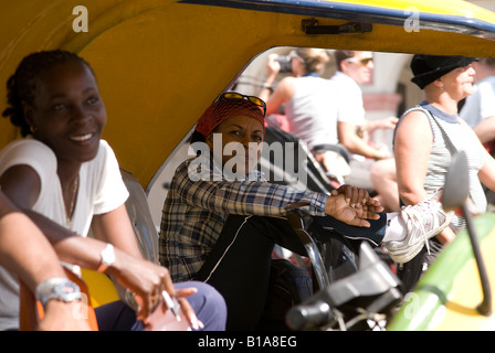 Coco-Taxifahrer in Havanna Centro, Parque Central Stockfoto