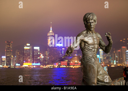 Die Statue von Bruce Lee in Hong Kong auf der Avenue of Stars in Kowloon Stockfoto