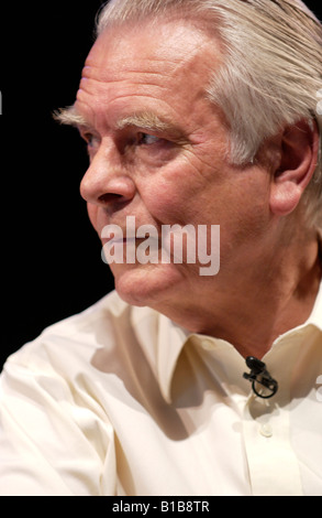 David Owen ehemaliger Politiker spricht über seine politischen Leben und Politik bei Hay Festival 2008 Heu auf Wye Powys Wales UK Stockfoto