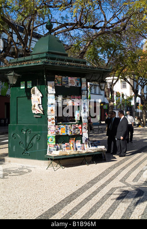 dh Avenida Arriaga FUNCHAL MADEIRA Zeitung stand verzierten Stand