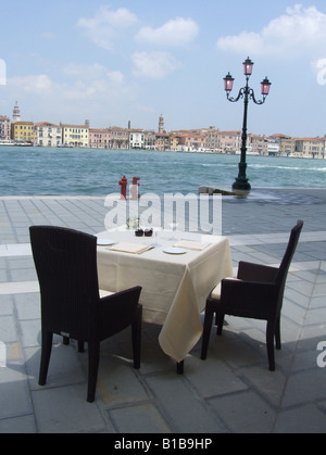 Tischdekoration im Hilton Molino Stucky Hotel auf der Insel Giudecca Venedig Stockfoto