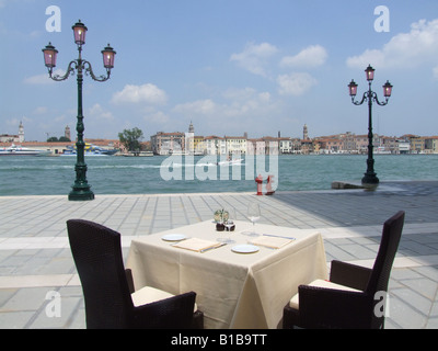 Tischdekoration im Hilton Molino Stucky Hotel auf der Insel Giudecca Venedig Stockfoto