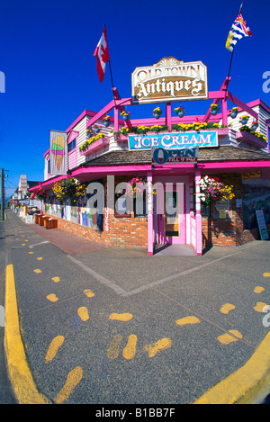 Chemainus, Vancouver Island, BC, Britisch-Kolumbien, Kanada - Altstadt-Geschäfte & Stores, folgen Fußabdrücke Self-Guided Walking Tour Stockfoto