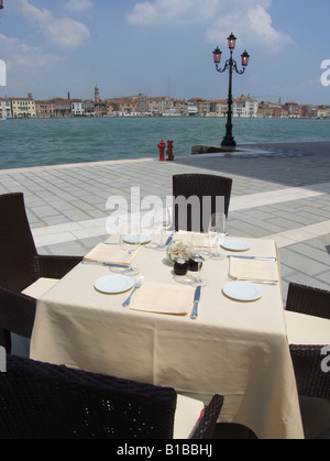 Tischdekoration im Hilton Molino Stucky Hotel auf der Insel Giudecca Venedig Stockfoto