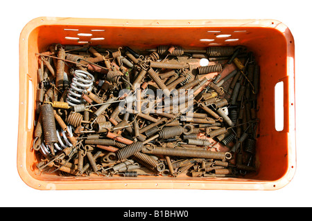 Auto Ersatzteile Teile Box Shop Kfz-Artikel Verkauf durcheinander Ausstellung Motorhaube Schale Körper Flügel Rot Blau Silber weiße Ziegel Leistungsschalter Metall Stockfoto