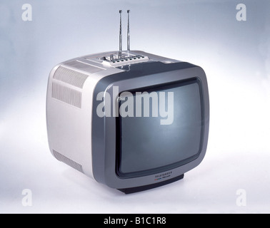 Broadcast, Fernsehen, TV-Gerät, Typ. Telefunken PALcolor 614, Deutschland, 1973, historisch, historisch, Technik, Technik, Erfindung, tragbar, 36 cm Bildschirmdiagonale, Antenne, VHF, Kunststoffgehäuse, Design, Silber, Gewicht: 16 kg, 1970er Jahre, Typ, Sets, 20. Jahrhundert, Stockfoto