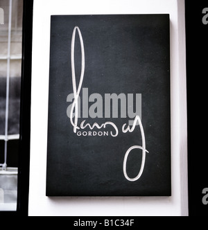 Melden Sie außen Gordon Ramsay Restaurant Royal Hospital Road, London Stockfoto