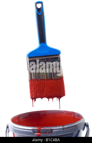Pinsel in roter Farbe und Farbtopf getaucht Stockfoto