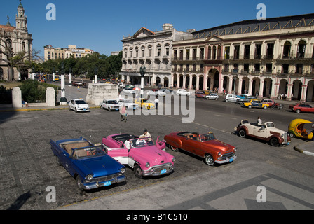 Alte amerikanische Autos in Havanna Stockfoto