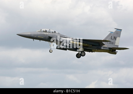 Eine McDonnell Douglas F15E Strike Eagle der USAF auf Finale Stockfoto