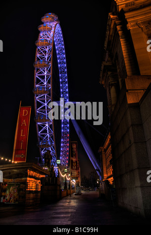 Das London Eye bei Nacht Stockfoto