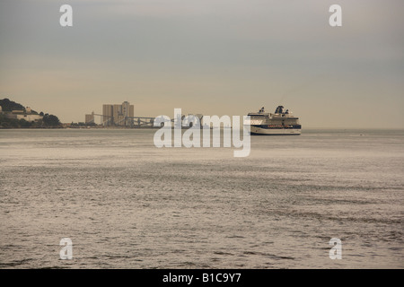 Celebrity Summit Kreuzfahrtschiff Ankunft in Lissabon in Portugal Stockfoto